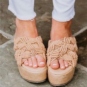 NEW | Free People Highline Crochet Platform Sandals In Sand | Size 36 / 6 US